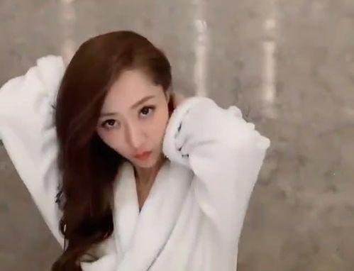 白冰跳舞的视频,舞动青春魅力